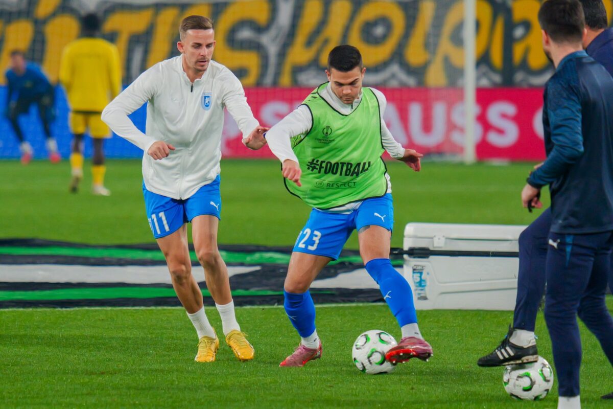 Controverse după AEK Atena – Universitatea Craiova. Emil Grădinescu reclamă calitatea transmisiunii TV, iar oficialii vorbesc despre un final „ciudat”