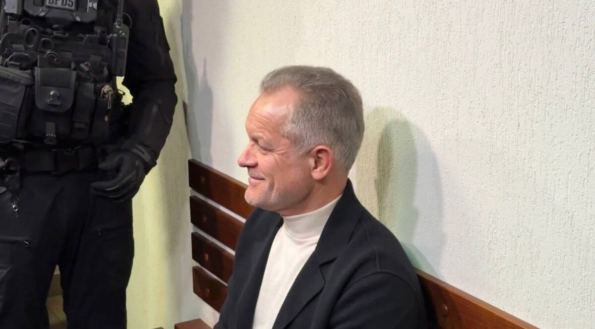 Plahotniuc, pentru prima dată în fața judecătorilor după extrădare. Se declară nevinovat și cere audierea a 164 de martori. Video
