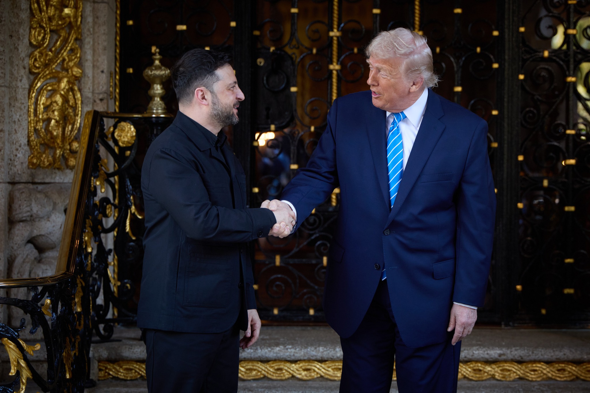 Președintele Ucrainei, Volodimir Zelenski și Președintele Statelor Unite ale Americii, Donald Trump