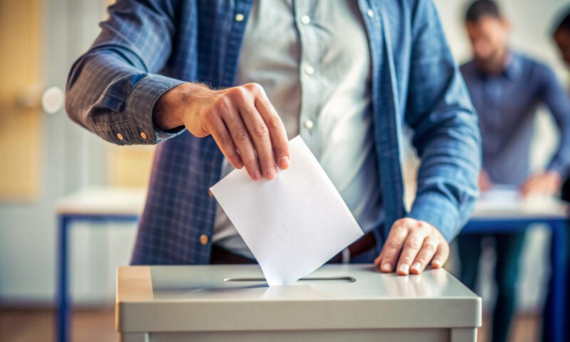 Polițiștii au deschis mai multe dosare penale în ziua alegerilor. Alte incidente din țară