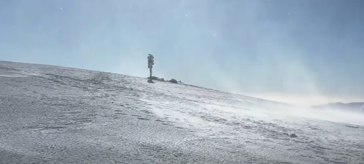 Turiștii care merg pe munte, atenționați de salvamontiști: Sunt riscuri majore din cauza vremii