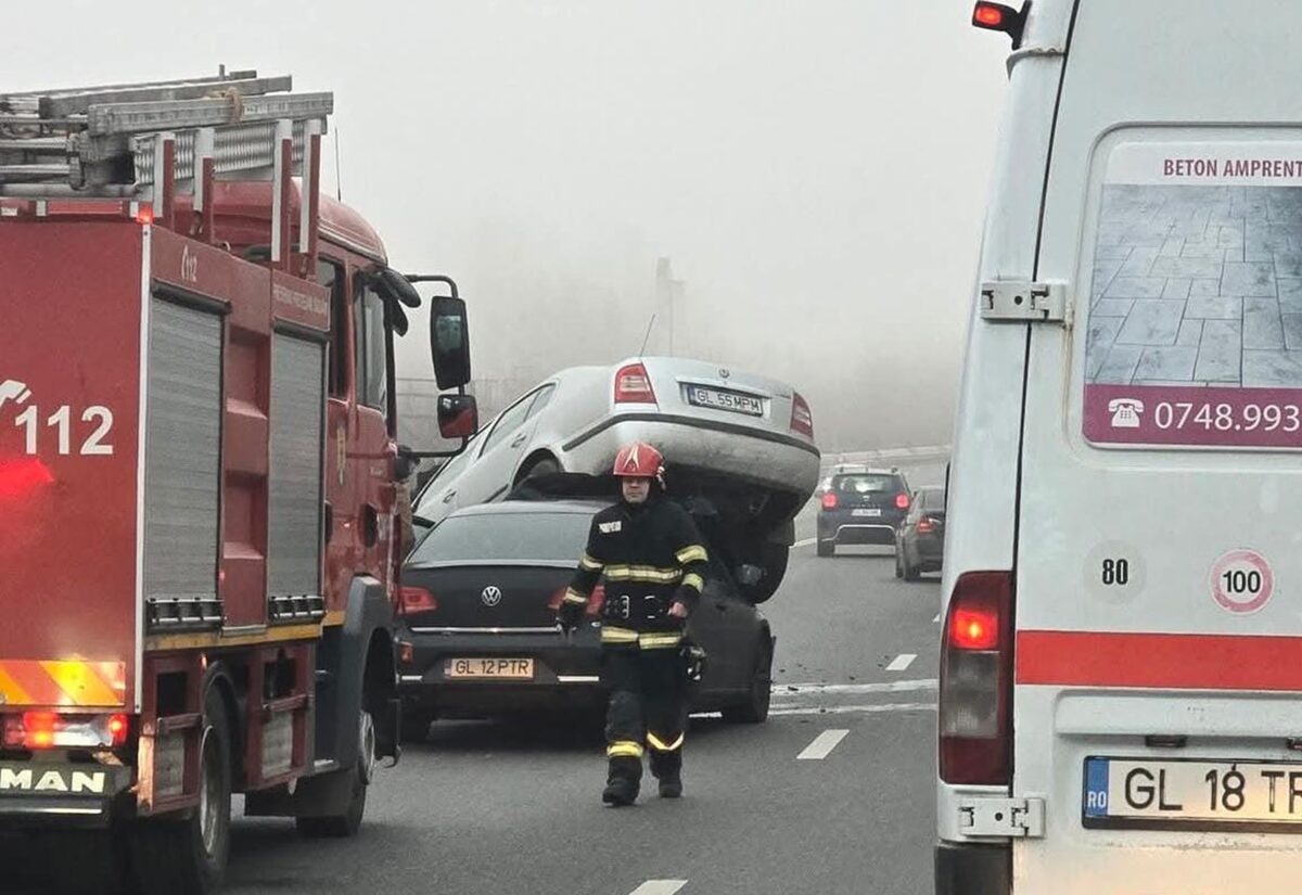 Accident la ieșirea din Galați spre Brăila. Mai multe mașini s-au ciocnit în lanț