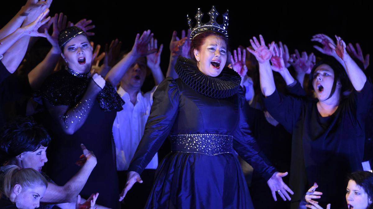 Soprana Anda-Louise Bogza