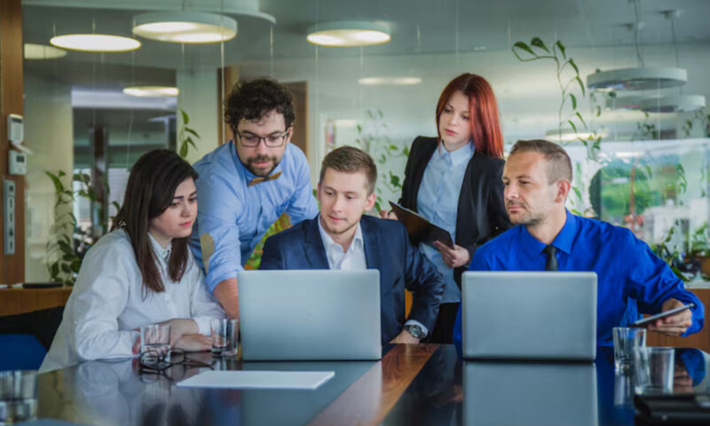 Țările preferate de românii care vor să lucreze în străinătate: de la producție la IT și servicii remote