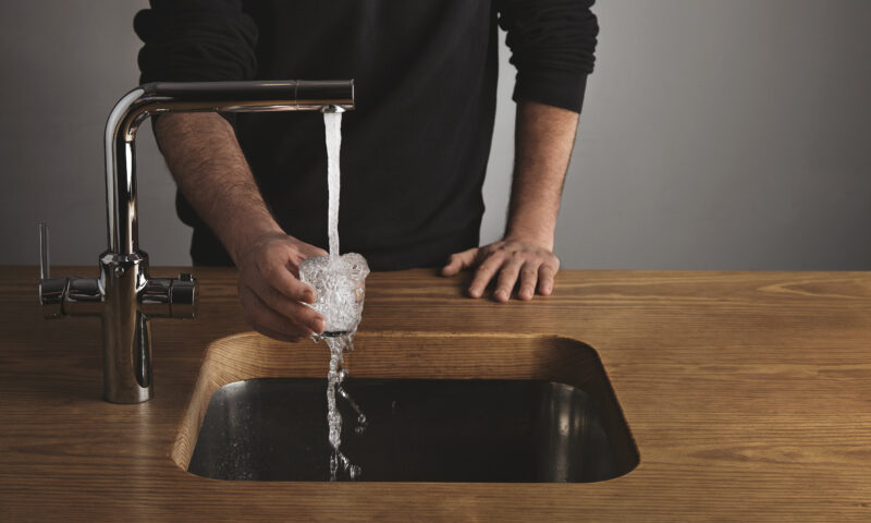 Localitățile Vărbilău şi Şotrile au din nou apă potabilă, după criza apei de la barajul Paltinu