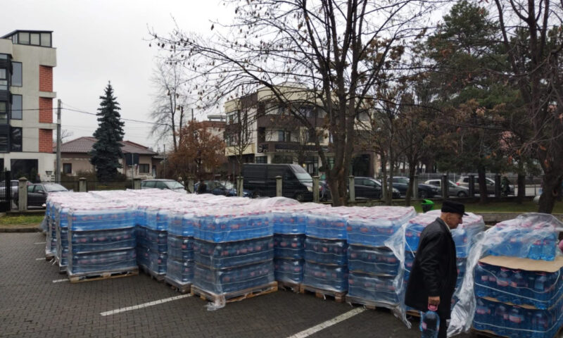 Primarul orașului Câmpina îndeamnă supermarketurile să doneze apă potabilă. Patriarhia, sprijin pentru prahovenii afectați de criză