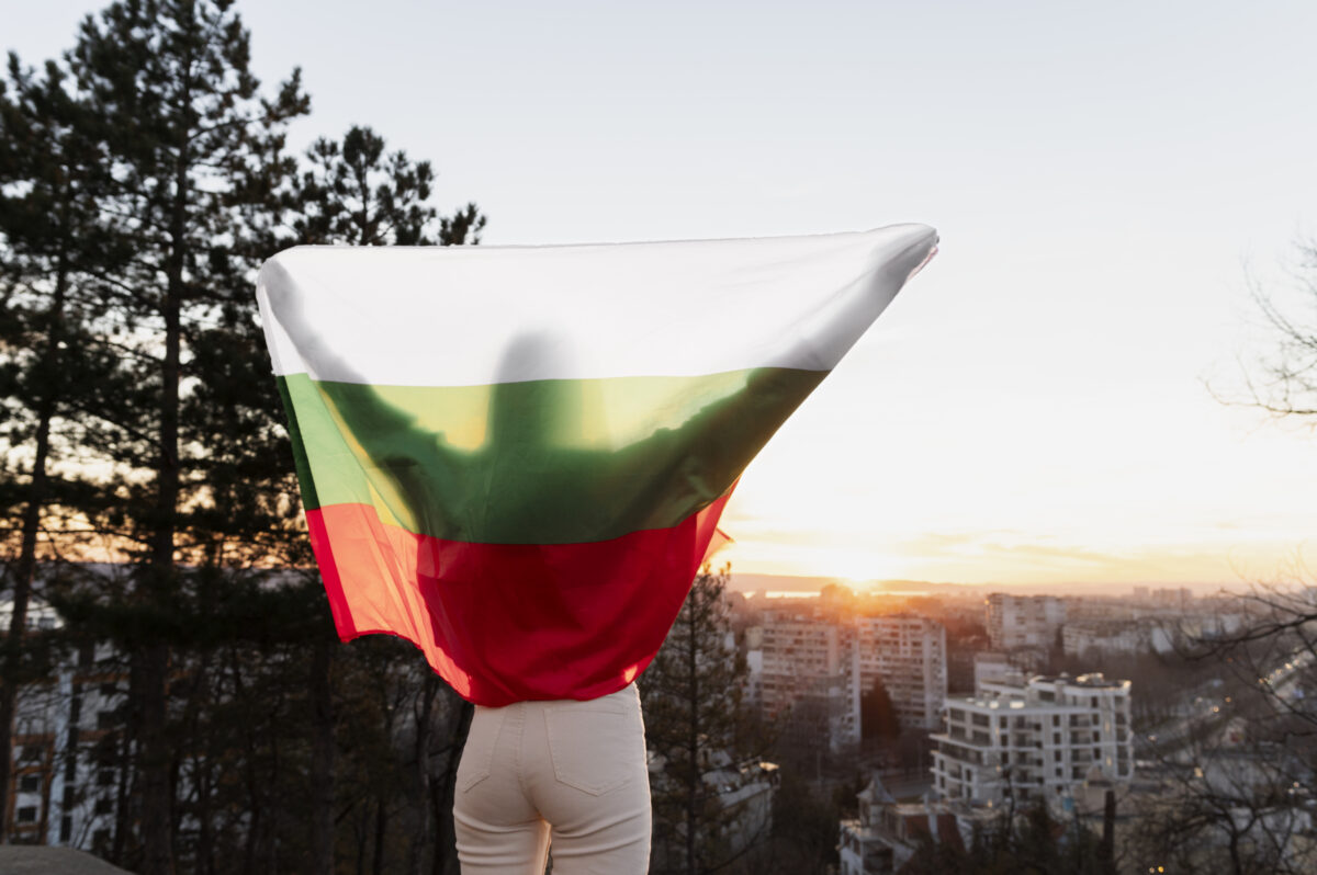 Bulgaria trece în câteva zile la euro. Ce schimbări vor simți românii