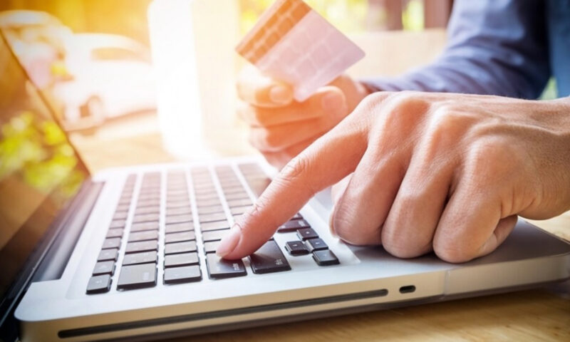 IFN-urile, ultima soluție pentru românii apăsați de cheltuieli înainte de Sărbători. Economist: Un efect al sărăciei