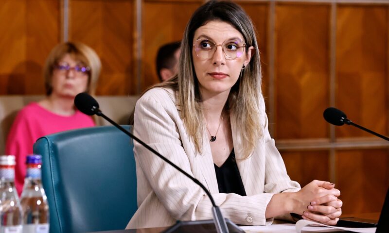 Moțiune simplă împotriva ministrei Diana Buzoianu, depusă la Senat de AUR