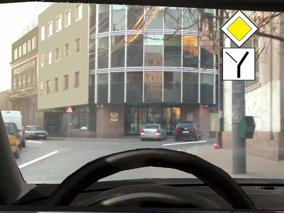 Indicatoare rutiere, drum cu prioritate