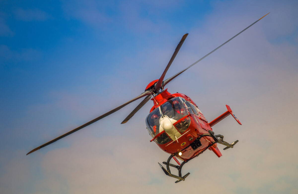 Ambuteiaj pe DN2A. Două mașini implicate într-un accident, o victimă încarcerată