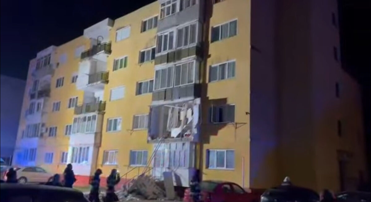Explozie puternică într-un bloc din Aleșd. O femeie a fost grav rănită