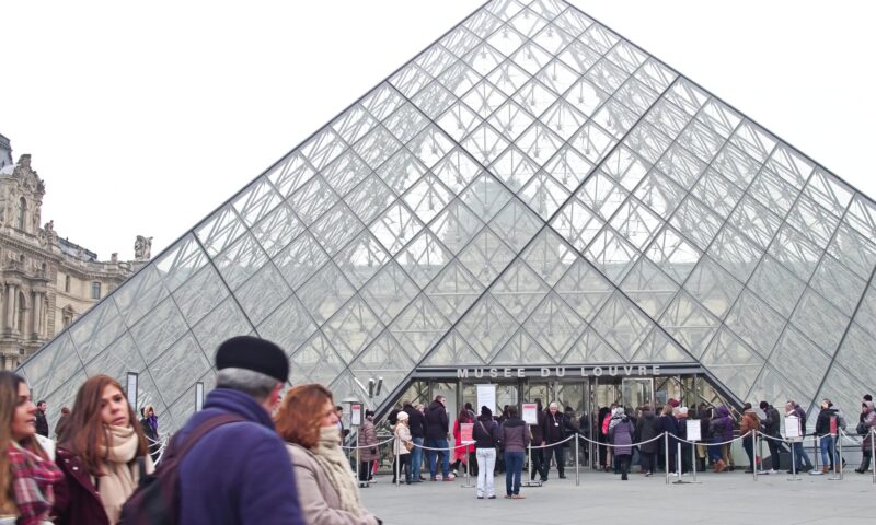 Muzeul Luvru este închis parțial. Angajații instituției sunt în grevă