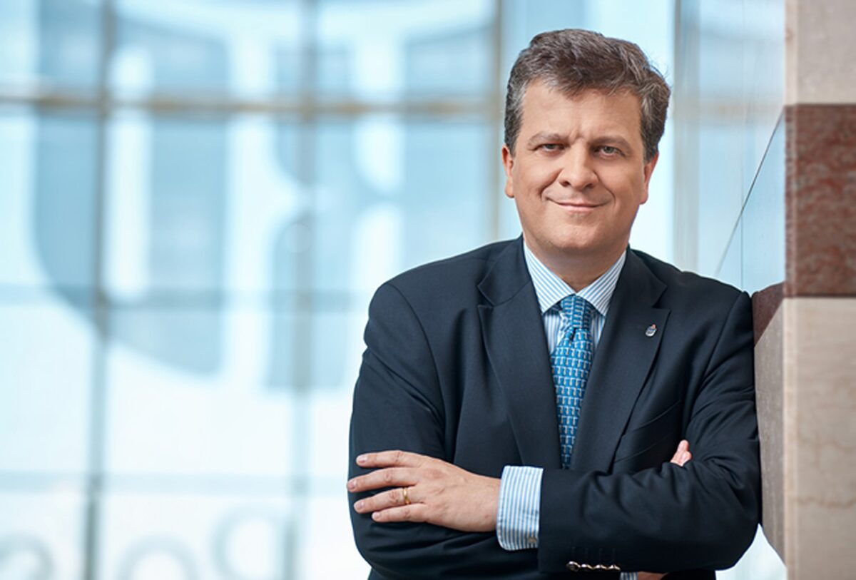 Ambasadorul Poloniei din Paris, suspendat din funcție după scandalul diplomelor false