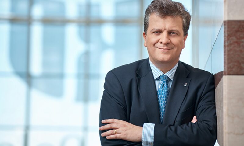 Ambasadorul Poloniei din Paris, suspendat din funcție după scandalul diplomelor false