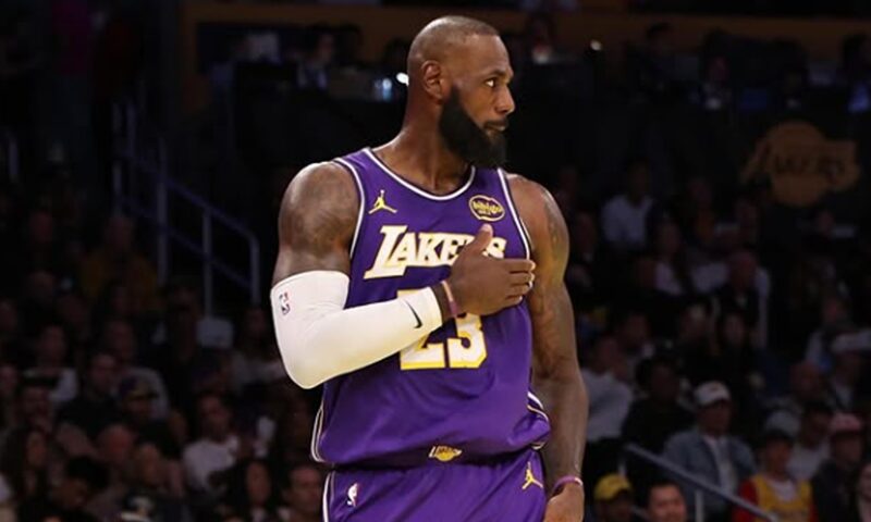 Record în NBA. LeBron James a încheiat o serie de 1297 de meciuri cu minimum 10 puncte