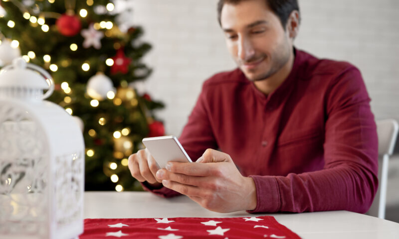 Mesajele de sărbători, noua schemă a infractorilor cibernetici. Cum să evitați capcanele