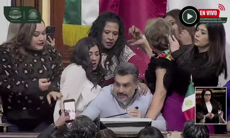 Scandal la Congresul din Mexic. Deputatele, implicate într-o bătaie transmisă live