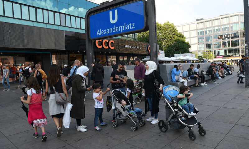 Migranții, puși la muncă în Germania. Cine refuză își pierde beneficiile sociale