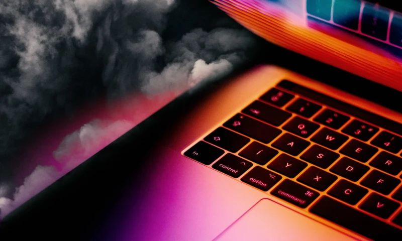 Internetul ascunde un cost invizibil. Poluarea ascunsă a vieții digitale