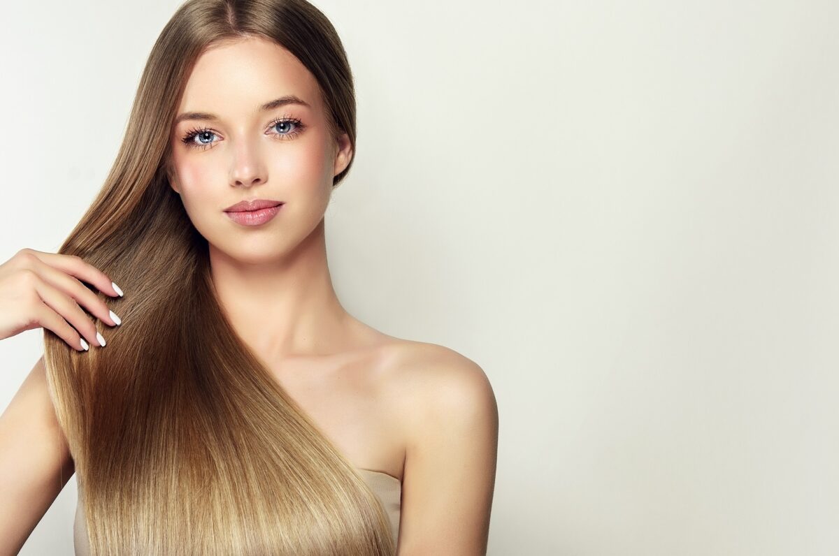 Cât de des ar trebui, de fapt, să te speli pe cap? Mituri și adevăruri despre șampon