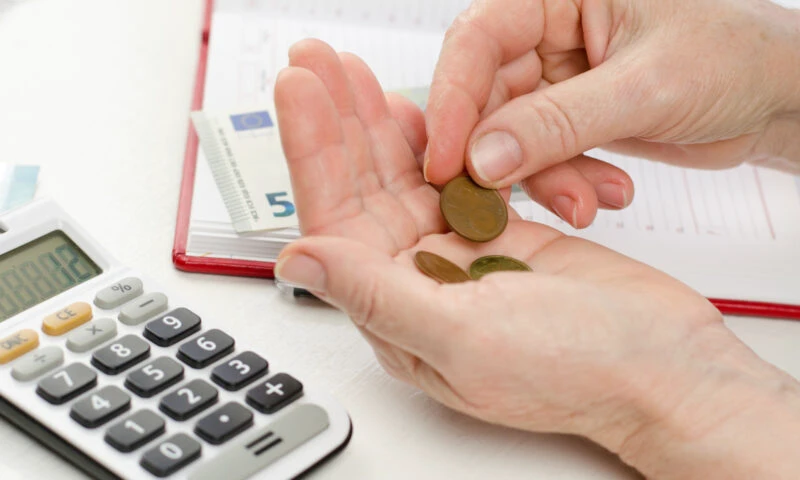 Pensionarii români s-au trezit peste noapte că li se măresc pensiile. Suma medie care vine în completarea veniturilor nu este deloc de neglijat