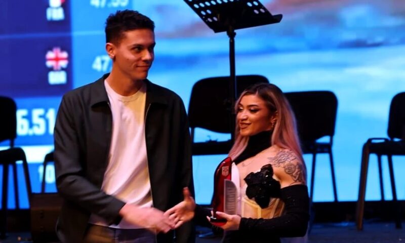 David Popovici, marele star al Galei Sportului Dinamovist. Alături de el a fost halterofila Mihaela Cambei