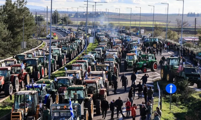 Alertă de călătorie pentru moldovenii din Grecia. Protestele fermierilor blochează drumuri și frontieră