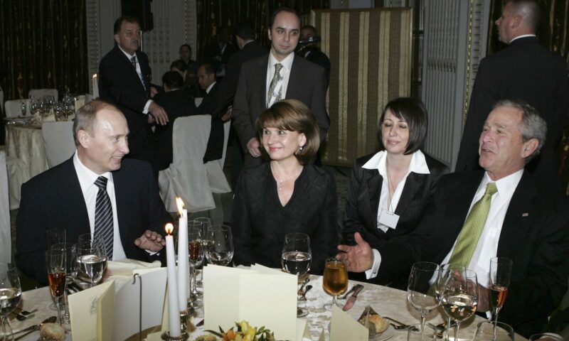 Exclusiv. Vladimir Putin i-a spus, la București, lui George W. Bush: Aderarea Ucrainei la NATO va duce la război! Stenograme declasificate