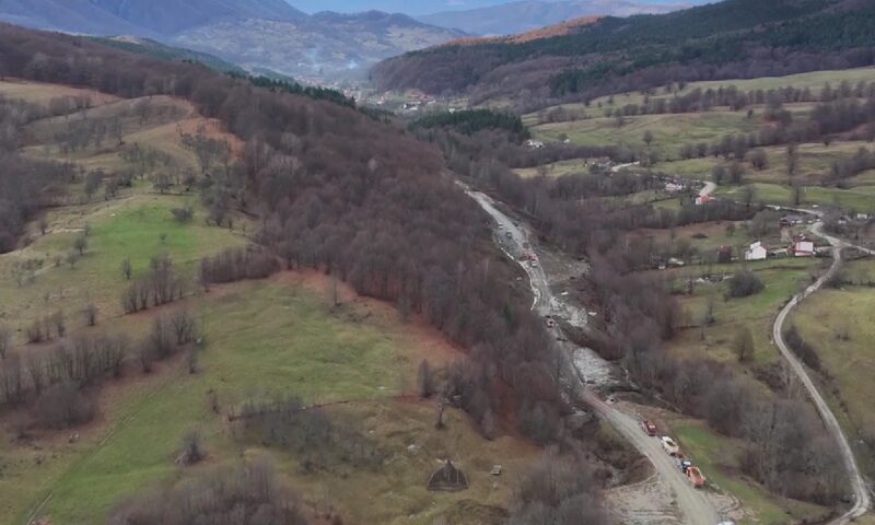 Lucrările la tunelul de pe Autostrada București-Pitești avansează. Se lucrează pe un teren dificil