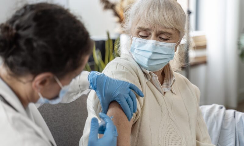 Societatea Națională de Medicină a Familiei îndeamnă românii să se protejeze prin vaccinul antigripal