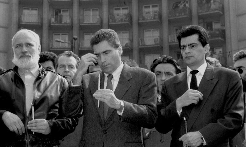 26 decembrie. Odiseea cadavrelor soților Ceaușescu „uitate” pe stadion și culisele unei execuții care a șocat lumea. Povestea spusă de Gelu Voican Voiculescu