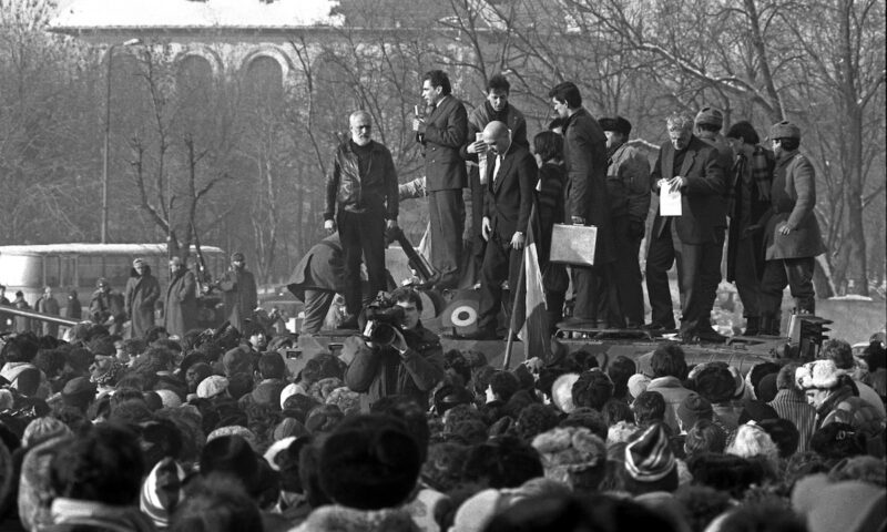 12 ianuarie 1990. Ziua în care Dumitru Mazilu a încercat să-l răstoarne pe Ion Iliescu. Bătălia dintre CIA și KGB