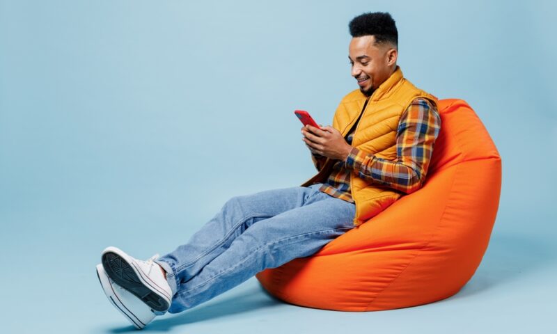 Veste bărbătești casual vs. elegante: ce să alegi pentru garderoba ta