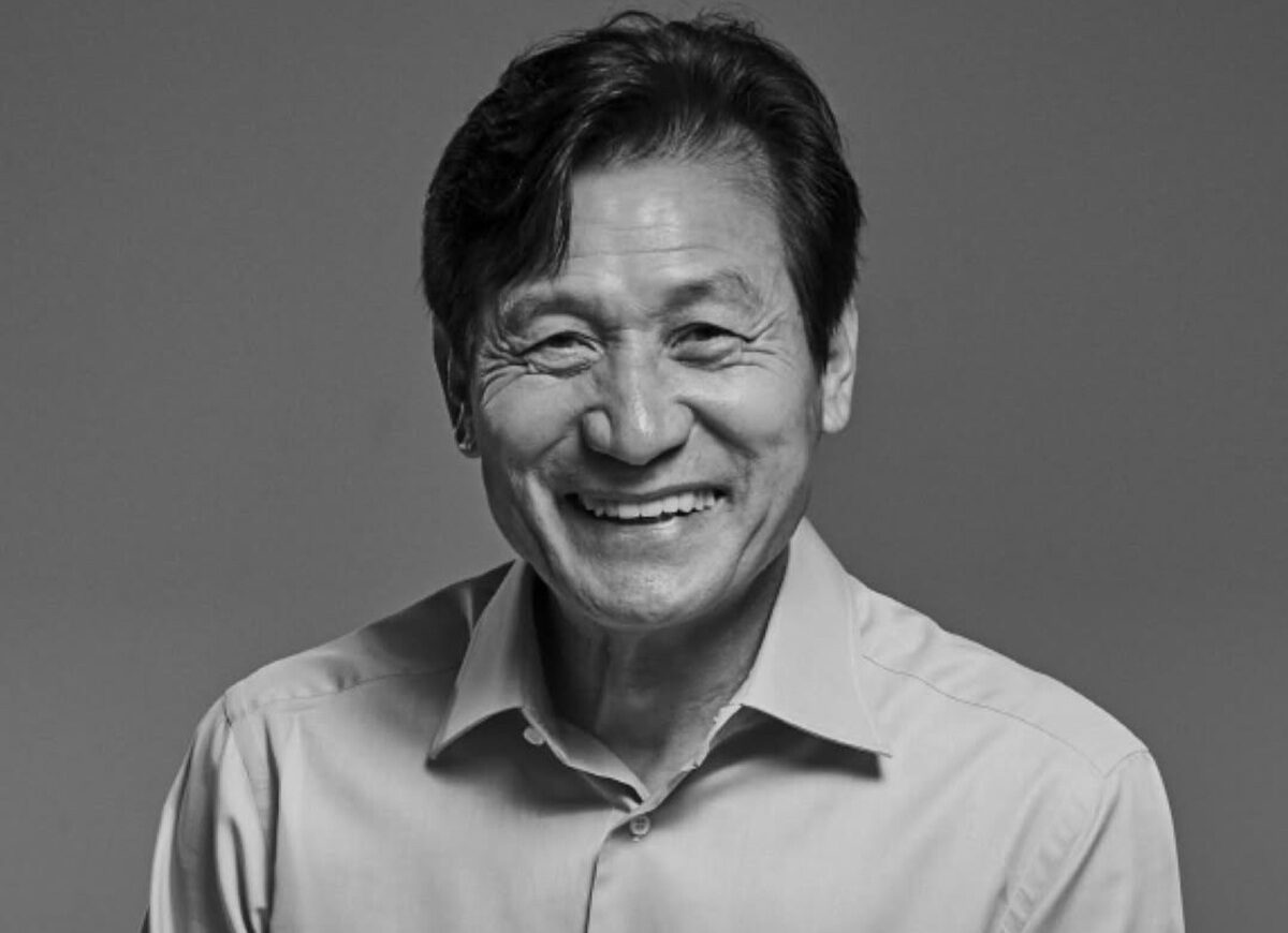 Actorul Ahn Sung Ki