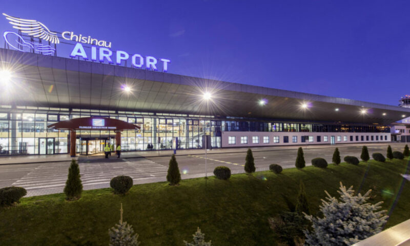 Aglomerație la Aeroportul Internațional „Eugen Doga” – Chișinău. Pasagerii, sfătuiți să ajungă cu trei ore înainte de zbor