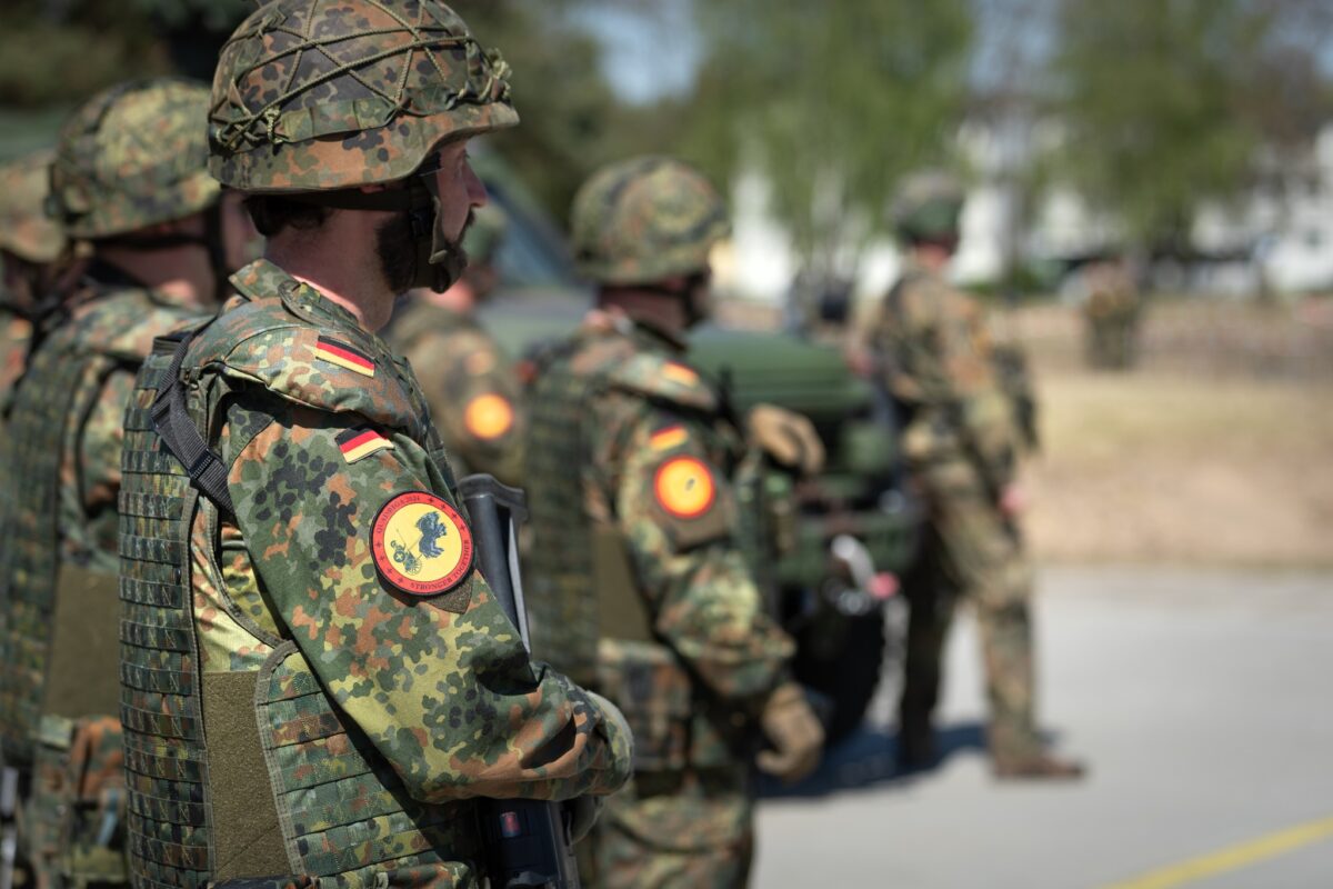 Germania testează reacția adolescenților la ideea războiului. Chestionar național, cu răspuns obligatoriu pentru băieți