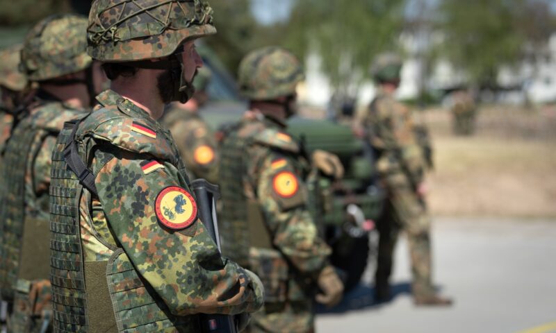 Germania testează reacția adolescenților la ideea războiului. Chestionar național, cu răspuns obligatoriu pentru băieți