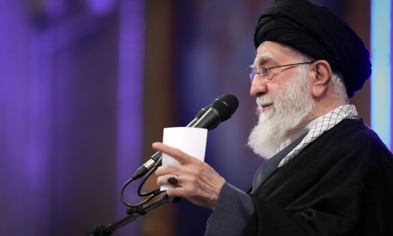 Khamenei, discurs tăios pe fondul protestelor violente din Iran: „Răzvrătiții trebuie puși la punct”