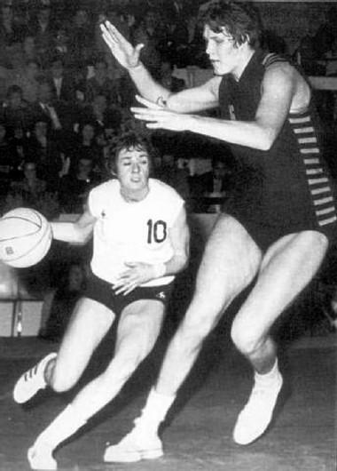 Uljana Semjonova (dreapta)