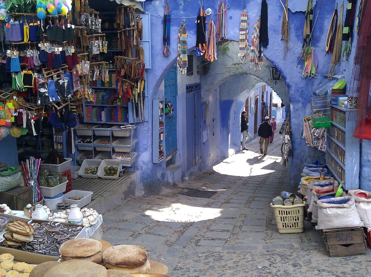 De ce centrul vechi din Chefchaouen este vopsit aproape integral în albastru. Povestea din spatele culorii