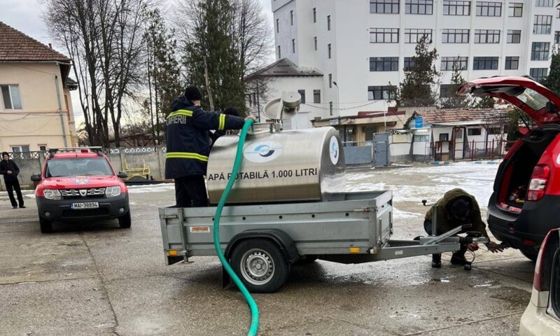 Peste 11.000 de oameni au rămas fără apă potabilă. DSU intervine în patru localități din Brașov