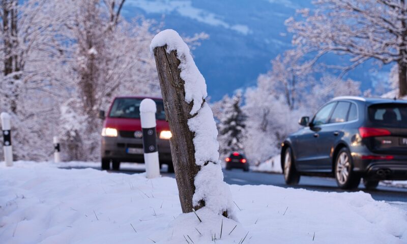 Cum să gestionezi o derapare pe gheață, la volan. Pași simpli pentru șoferi