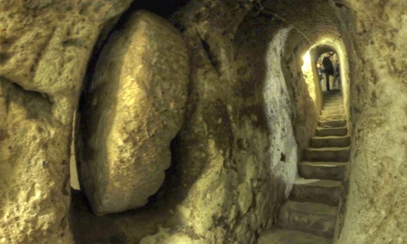 Derinkuyu, orașul din adâncuri. Cum au locuit zeci de mii de oameni sub pământ