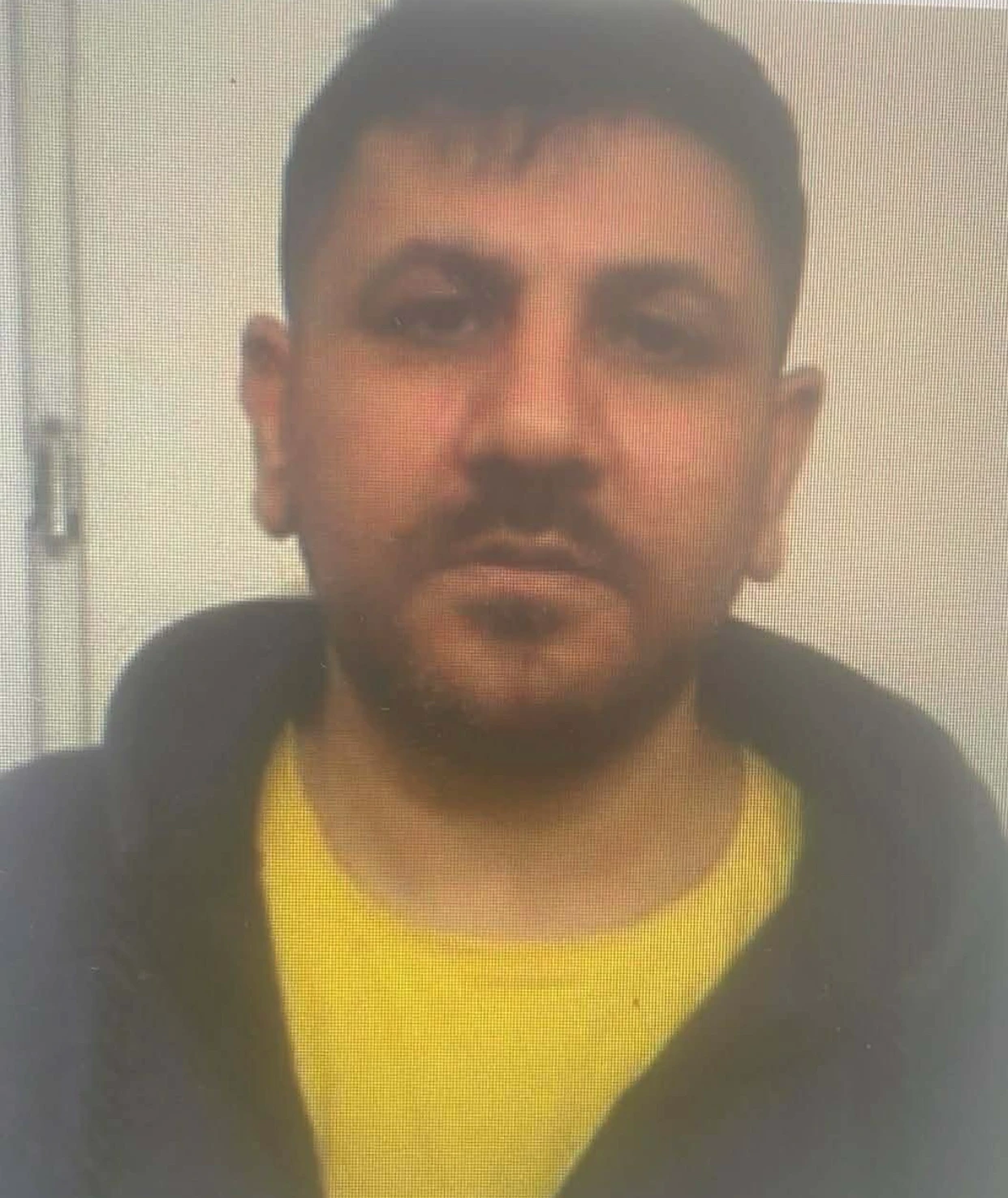 Deținut dat în urmărire