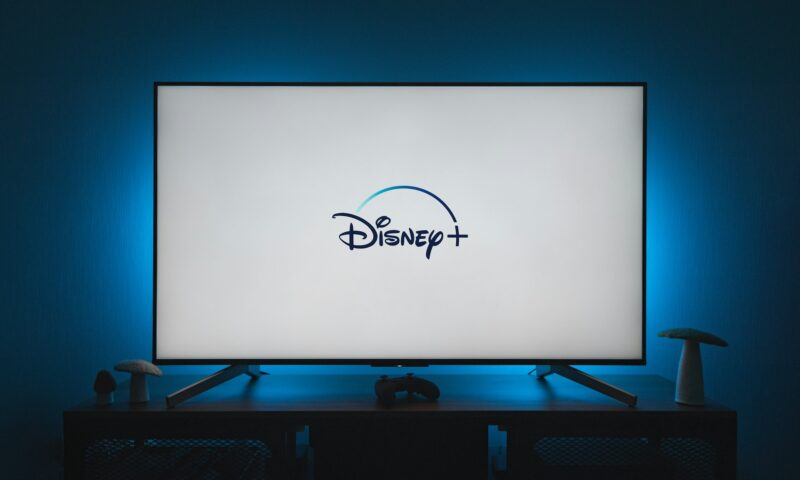 Primele noutăți Disney+ în România. Ce filme şi seriale au premiera în perioada următoare