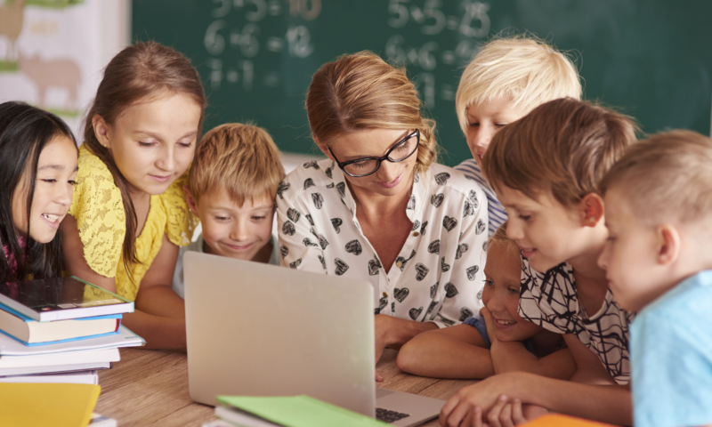 Cât plătesc părinții pentru after-school în București. Diferențe uriașe între stat și privat