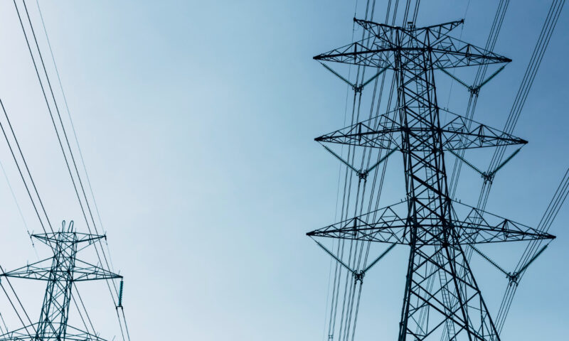 Bulgaria, printre țările cu cele mai mici prețuri la electricitate. Liberalizarea tarifelor a fost oprită