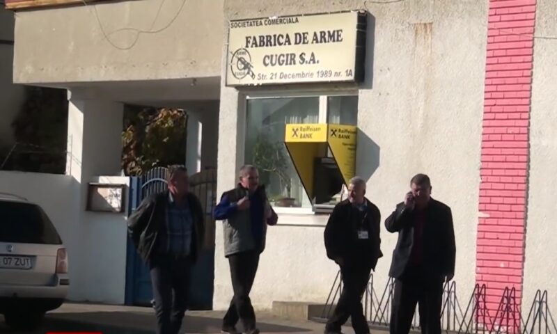 Angajații de la Fabrica de Arme Cugir, în grevă japoneză. Ce nemulțumiri au