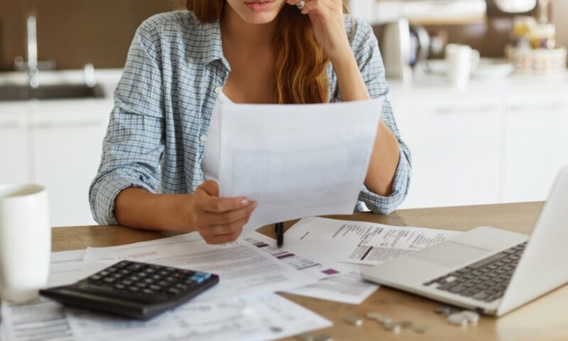 Vouchere pentru facturile la energie, fără drumuri la Poștă. Ce schimbări se pregătesc